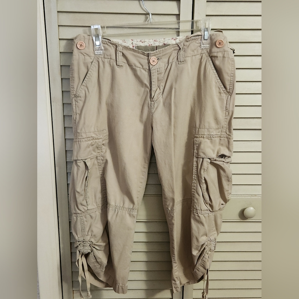VINTAGE Hollister HCO Tan Khaki Cargo Capris with Button Accents